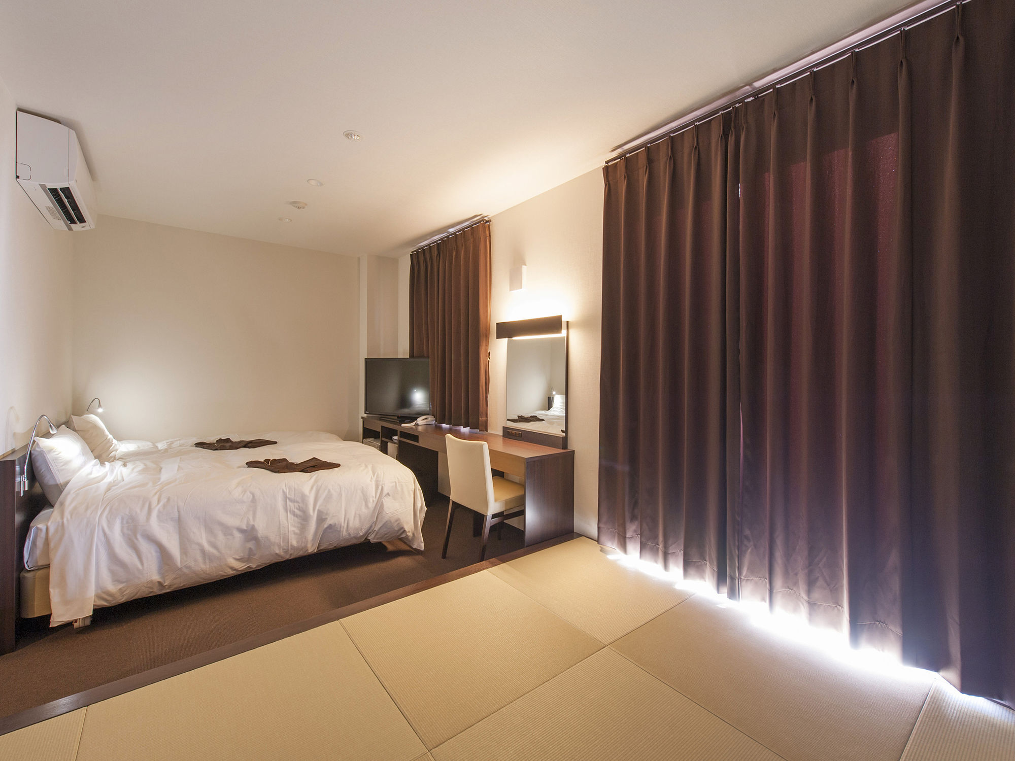 Hana Hotel Fukaya & Spa Екстер'єр фото